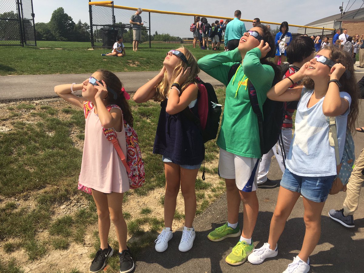 MrRistau_BMS's tweet photo. #SolarEclispe2017 #beachwoodmiddleschool https://t.co/GzOrZAYdk9