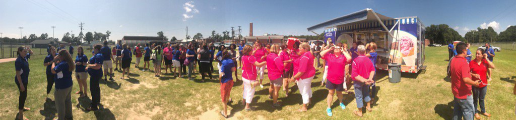 taylor_moore29's tweet photo. #GCSBash https://t.co/jLfNlROtLT