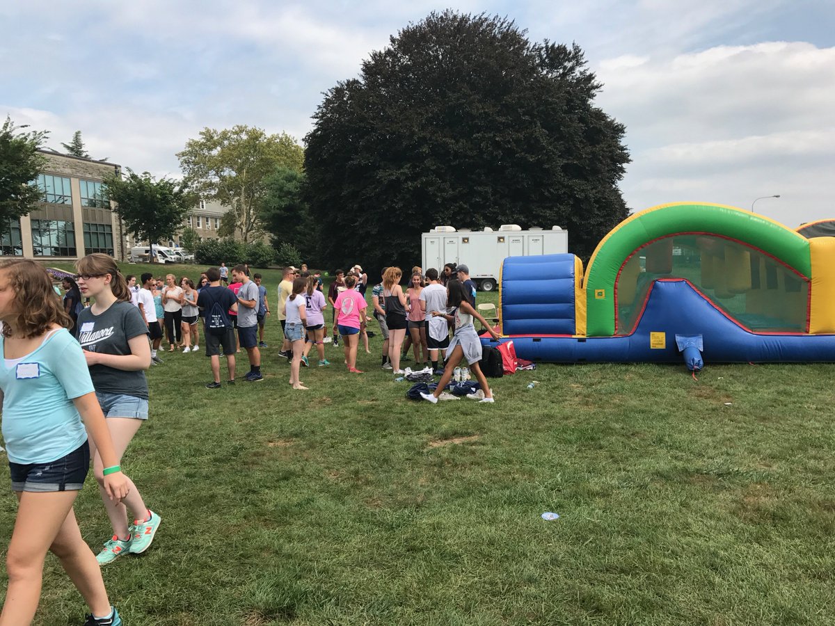 roastandchop's tweet photo. Welcome Villanova Class of 2021! Stop by our table today for free samples at the New Student Orientation Carnival. #Villanova #Classof2021 https://t.co/oennV0jO29
