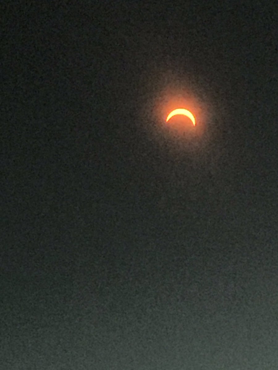 blynn299's tweet photo. #SolarEclispe2017 #EclipseSolar2017 https://t.co/ZILC7aeNrs