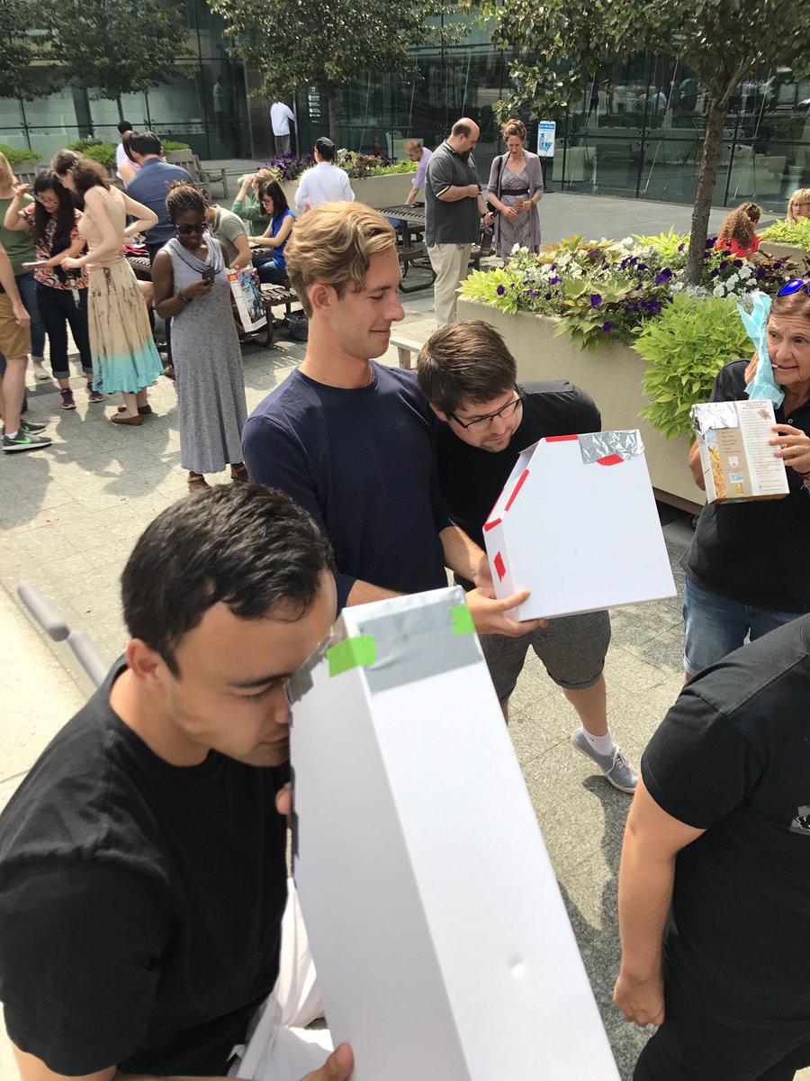 ChurchmanLab's tweet image. The moon is blocking the sun!