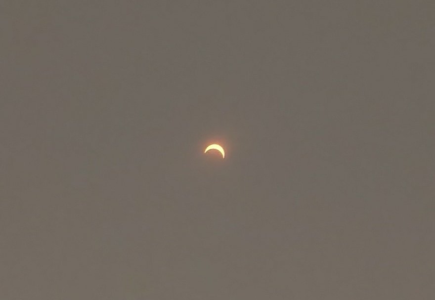 DrJBretz's tweet photo. 2:44 pm PEAK ECLIPSE! @mccc #SolarEclipse #MCCCSTEM https://t.co/EKA7B65dm0