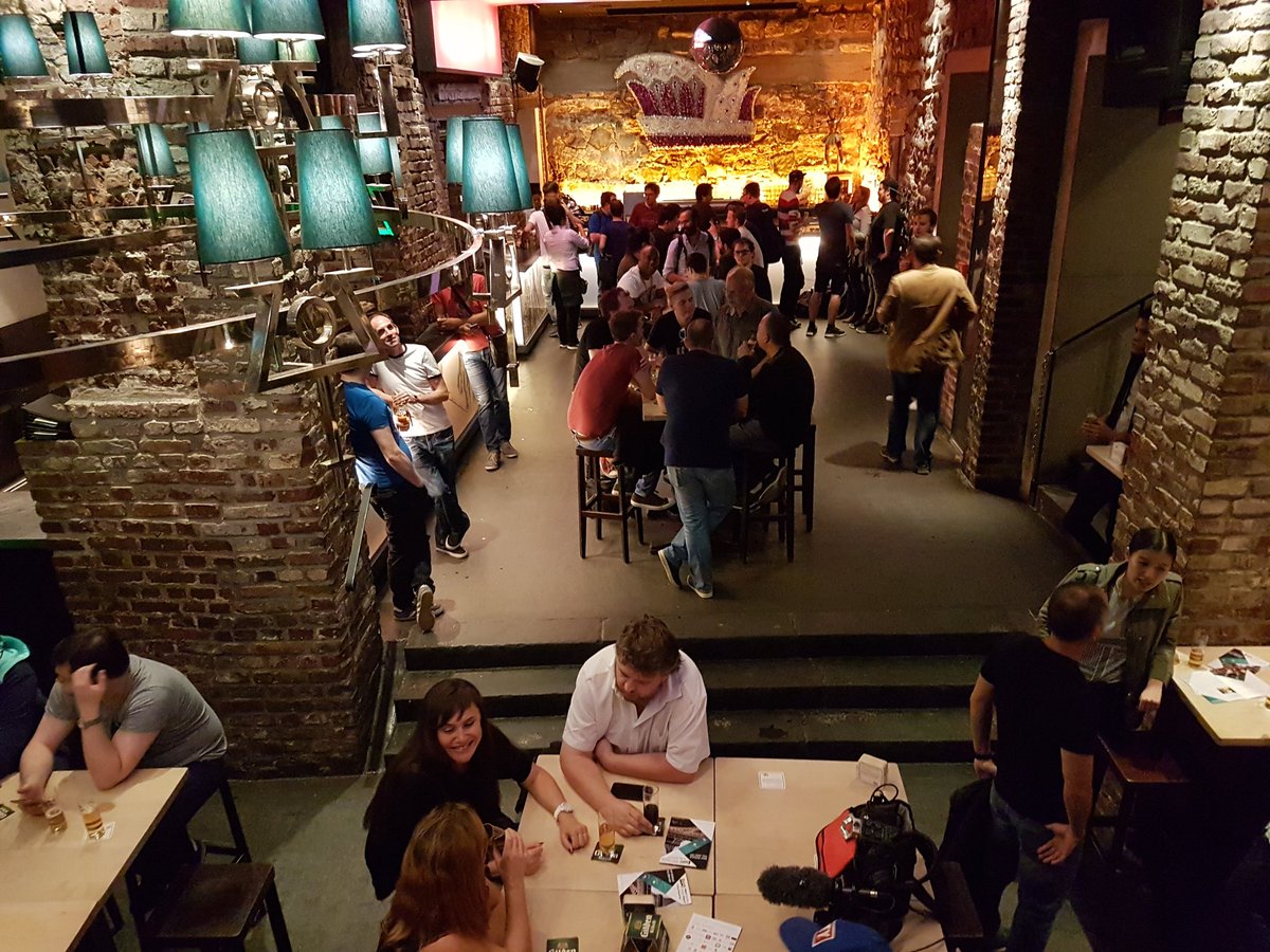ShoamEsport's tweet photo. Au bout de la 6ème bière, je ne réponds plus de rien. La semaine commence bien à la #GamescomGV https://t.co/mKoESurtpW