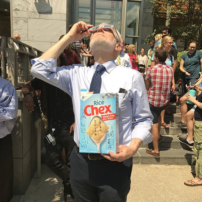 EmoryMedicine's tweet image. When it came time for #Eclipse2017, Dr. Ira Schwartz @EmoryMedicine was DOUBLY ready! #Eclipse17 #Emory