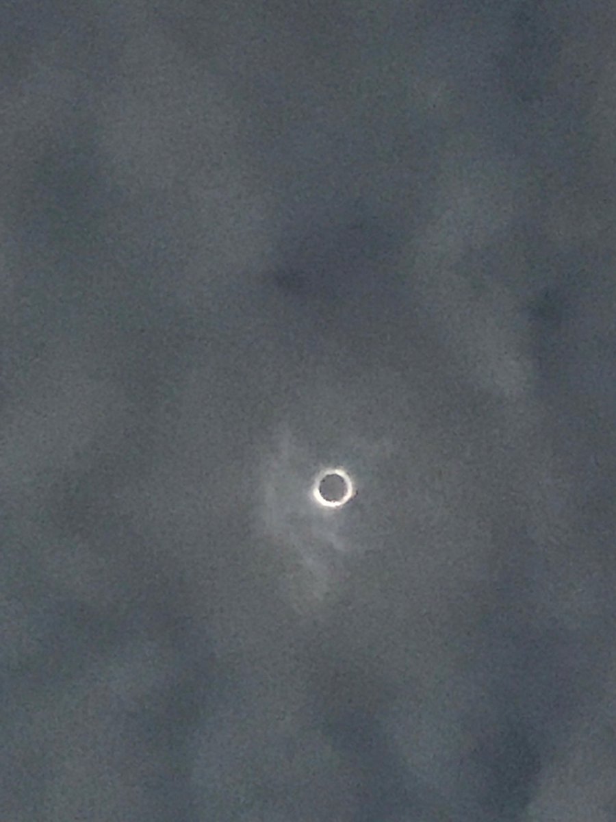 hesterscience's tweet image. Amazing eclipse picture from a regular phone