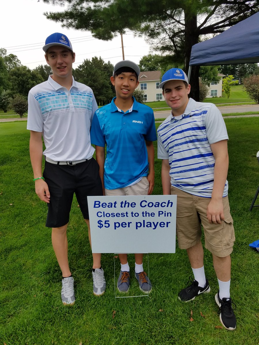WDBYHockey's tweet photo. @WDBYHockey golf tournament. Players helping at "beat the coach hole"#everybodydoes https://t.co/xeGHyl4PiG