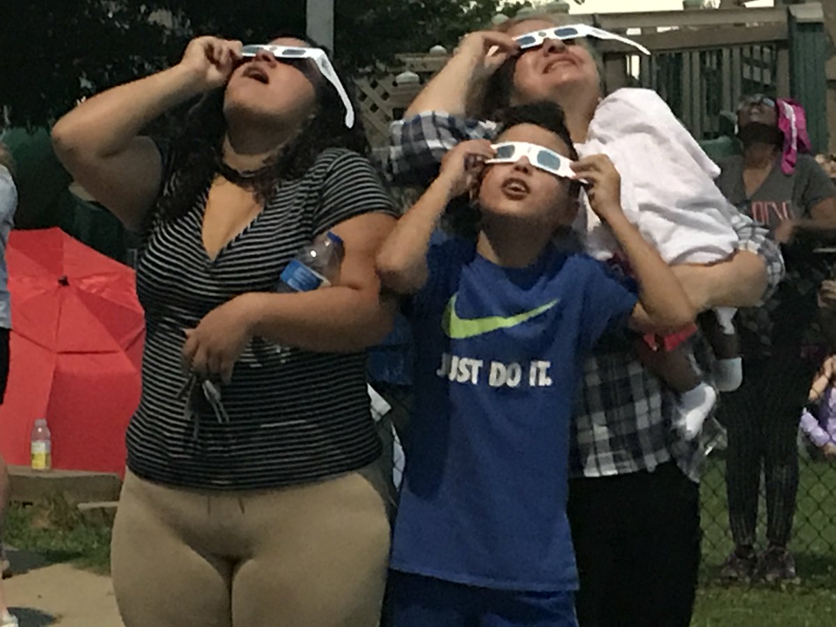 MsBlume_PPS's tweet photo. #eclipseTODAY AJW Greenville,SC
#EclipsingAllOthers https://t.co/qvF1SUklKT