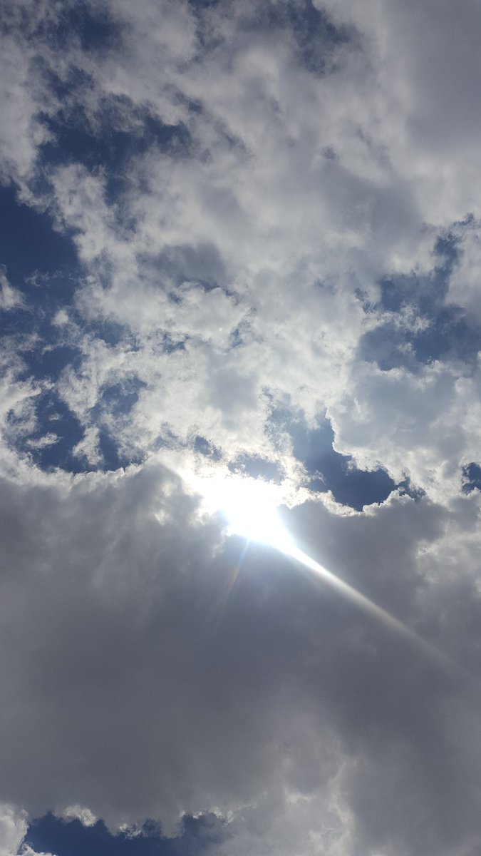 MishCR's tweet image. #Eclpse en Curri cortesía de las nubes