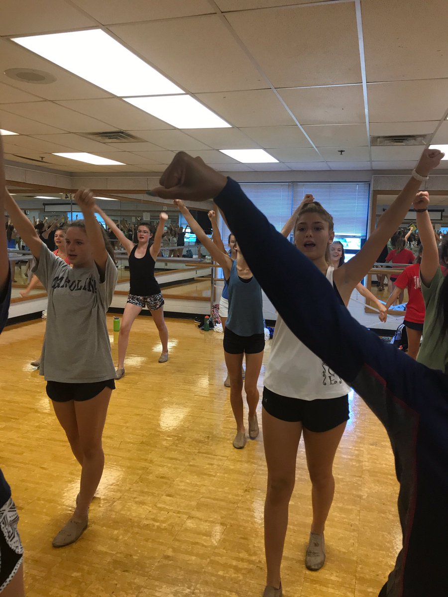 getting ready for the fall pep rally tomorrow!💙💙💙