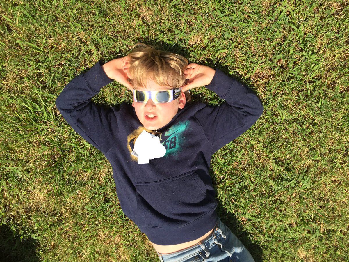 lichuckik's tweet photo. VPA was ready for #SolarEclipse2017. #JPSEclipseWatch #CaneClassroom https://t.co/QHKCEzu4lq