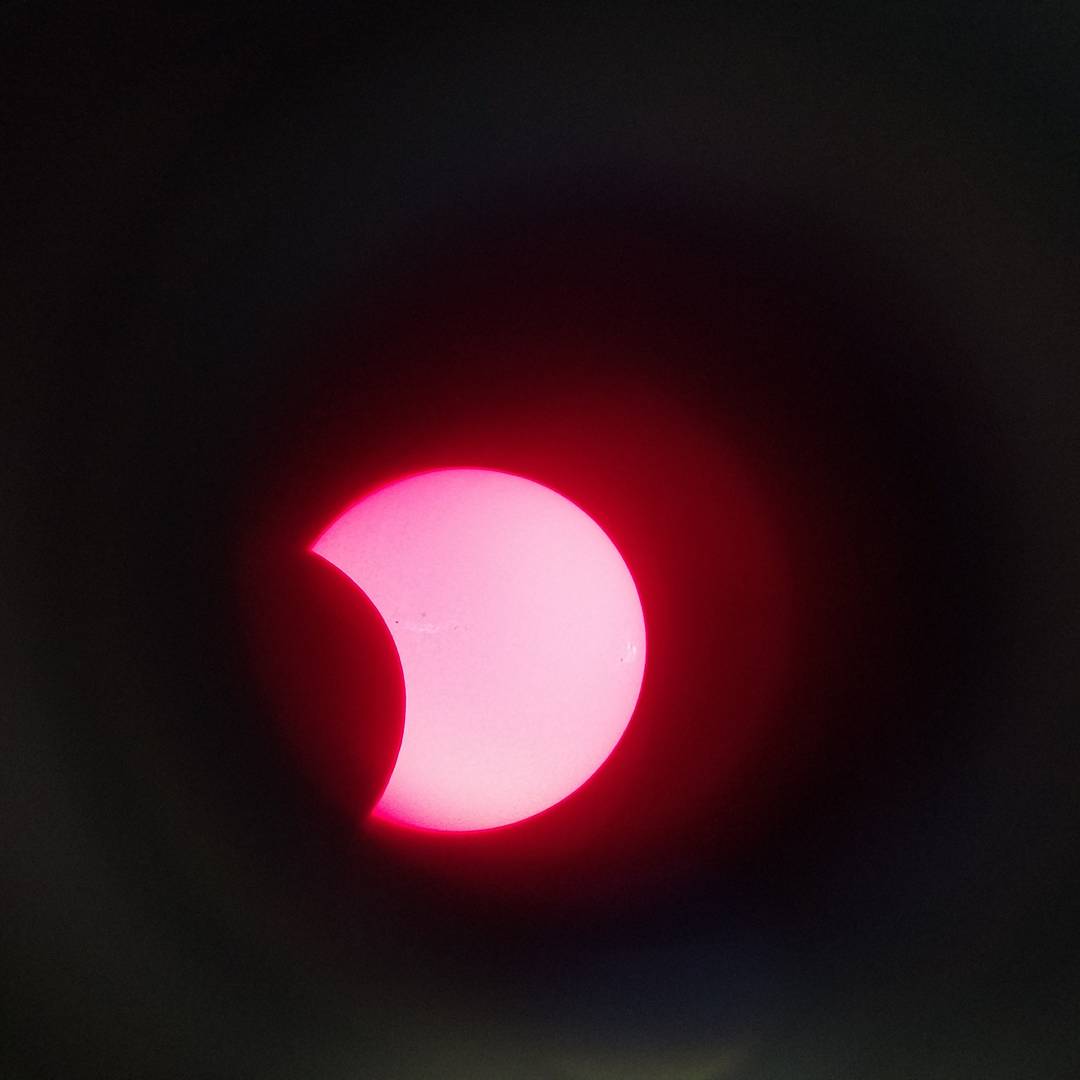 pabloaherrera's tweet photo. #SolarEclipse2017 https://t.co/OMLAg5ENn1
