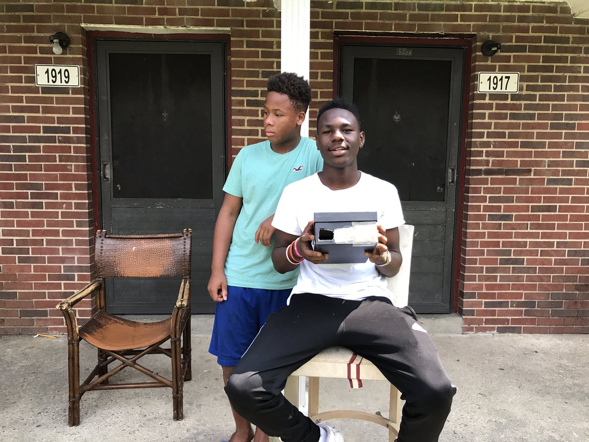ecminor's tweet photo. Thanks to the @RichmondPolice officer that made our viewing box we got to watch the #SolarEclispe2017 on Redd Street. #science #tilnexttime https://t.co/jfiGgcMiYD