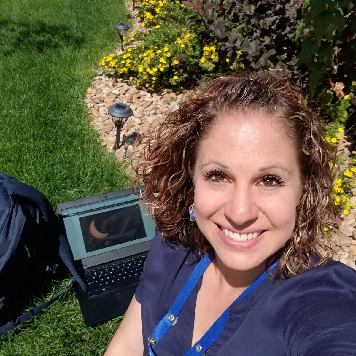 sarajackson09's tweet photo. #spacenerd #SolarEclipse2017 Wish my papa was here with me to watch. https://t.co/TqcbgkI9yw