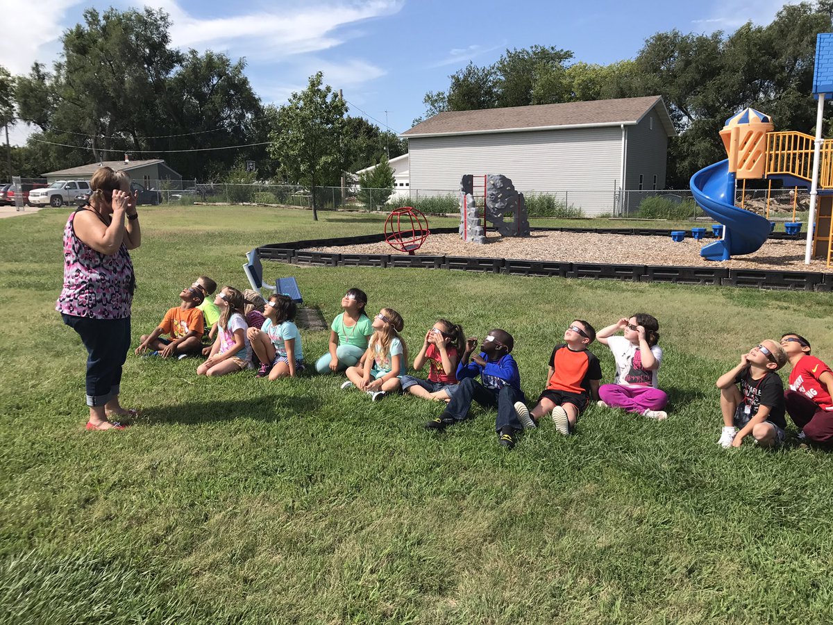 TjensenTerri's tweet photo. As Seedling kid head outside one student asked if this was the real thing? ❤️how prepared Our teachers had our students! #GIPSeclipse https://t.co/0nrXEuPIMt