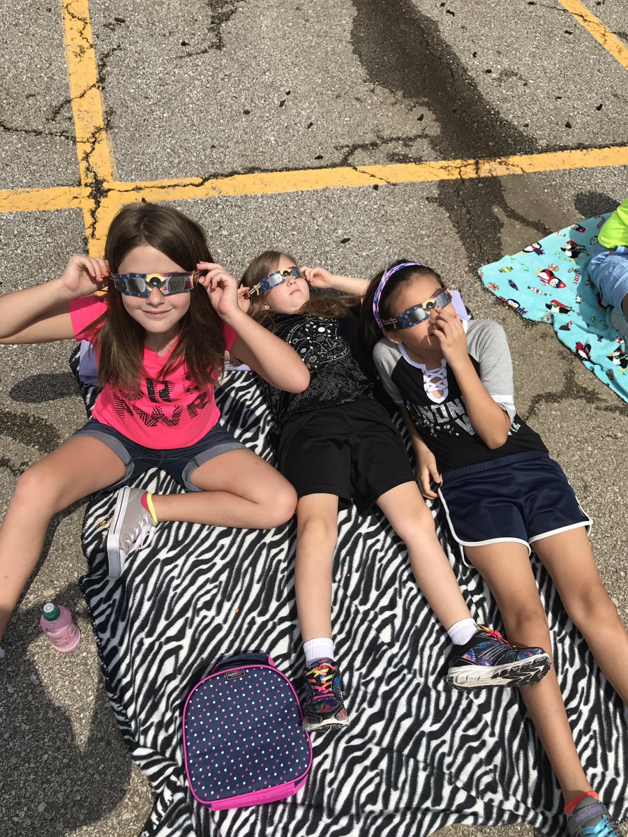 OPE3ROSE's tweet photo. #SolarEclispe2017 @OPElementary https://t.co/EVOAxooaij
