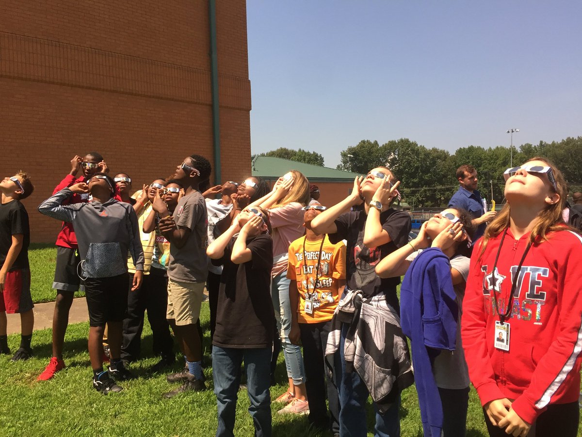 ACWhirlwinds's tweet photo. #JPSEclipseWatch #Caneclassroom #GreatAmericanEclipse https://t.co/wlLFNl0z1u