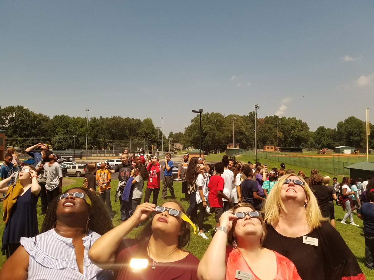 ACWhirlwinds's tweet photo. #JPSEclipseWatch #Caneclassroom #GreatAmericanEclipse https://t.co/wlLFNl0z1u