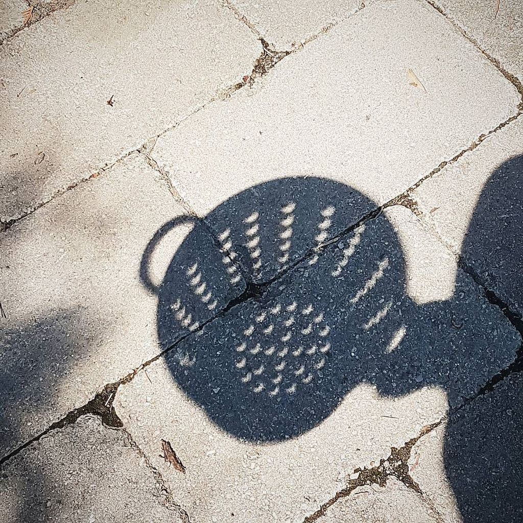 SugarPlumSleep's tweet photo. • S I M P L I C I T Y • I could find glasses a day I was too lazy to craft so here's how I watched the eclipse today. Thanks for the sugges… https://t.co/Elh6vd7mqG