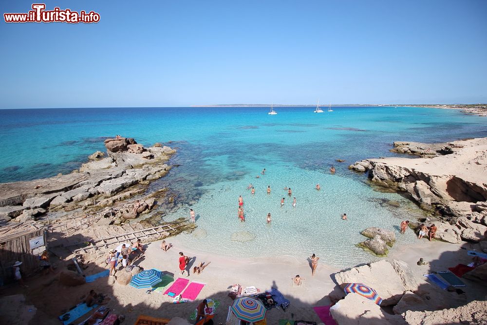 #Vacanze alle #Baleari? Ecco quali sono secondo noi le 10 #spiagge più belle di #Formentera => ilturista.info/blog/13154-Le_…