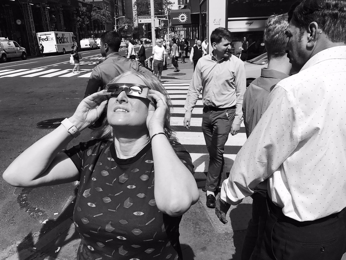 terzophoto's tweet photo. #SolarEclipse #EclipseDay #eclipsenyc #nycstreetphoto #nyBW https://t.co/KGzhKm3eQn