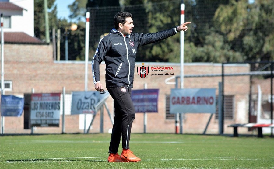 ChacaOficial's tweet photo. #AsíTrabajaChacarita @gatocoyette durante el entrenamiento de hoy en el #Polideportivo #Pasión #JuntosSomosMejores @MatiiPrinc https://t.co/0YsHCvBzpG