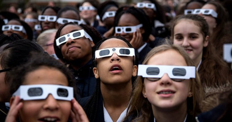 Symptoms of eye damage from looking at #solareclipse with faulty glasses or none at all bit.ly/2uZpm9r?utm_me… https://t.co/uqwUiOyLas