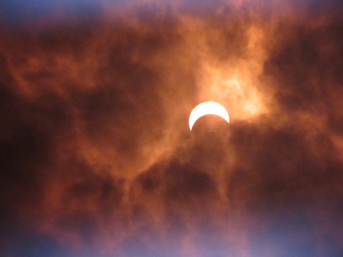 Ietstopmybaby's tweet photo. solar eclipse 
- august 21st, 2017 https://t.co/dxl2HUqwbH