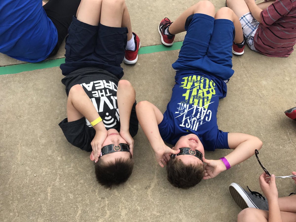 WillisSchools's tweet image. Watching students experience #Eclipse17 is a perfect example of bringing learning to life! #WeAreWillis #Willis1T1P