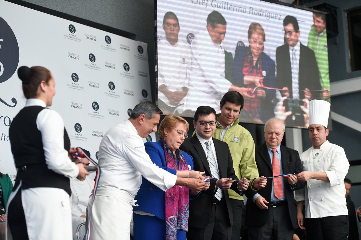 Gracias <a href="/mbachelet/">Michelle Bachelet</a> <a href="/presidencia_cl/">Presidencia_cl</a> <a href="/cn_castro/">Claudio Castro Salas</a> <a href="/Muni_Renca/">Municipalidad Renca</a> #rafaelguilisasti @IntendenciaRM <a href="/Orrego/">Claudio Orrego L.</a> por acompañarnos hoy en #cortedecinta!