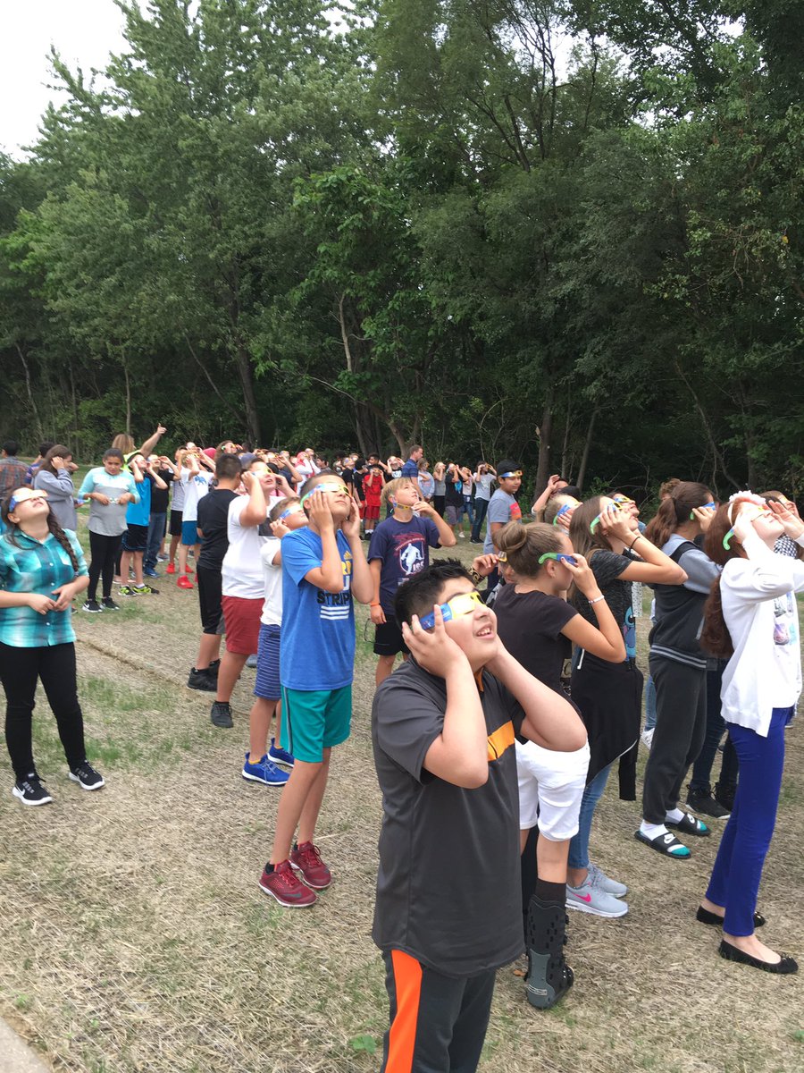 Conrady Junior High students #experiencing history#solareclipse2017