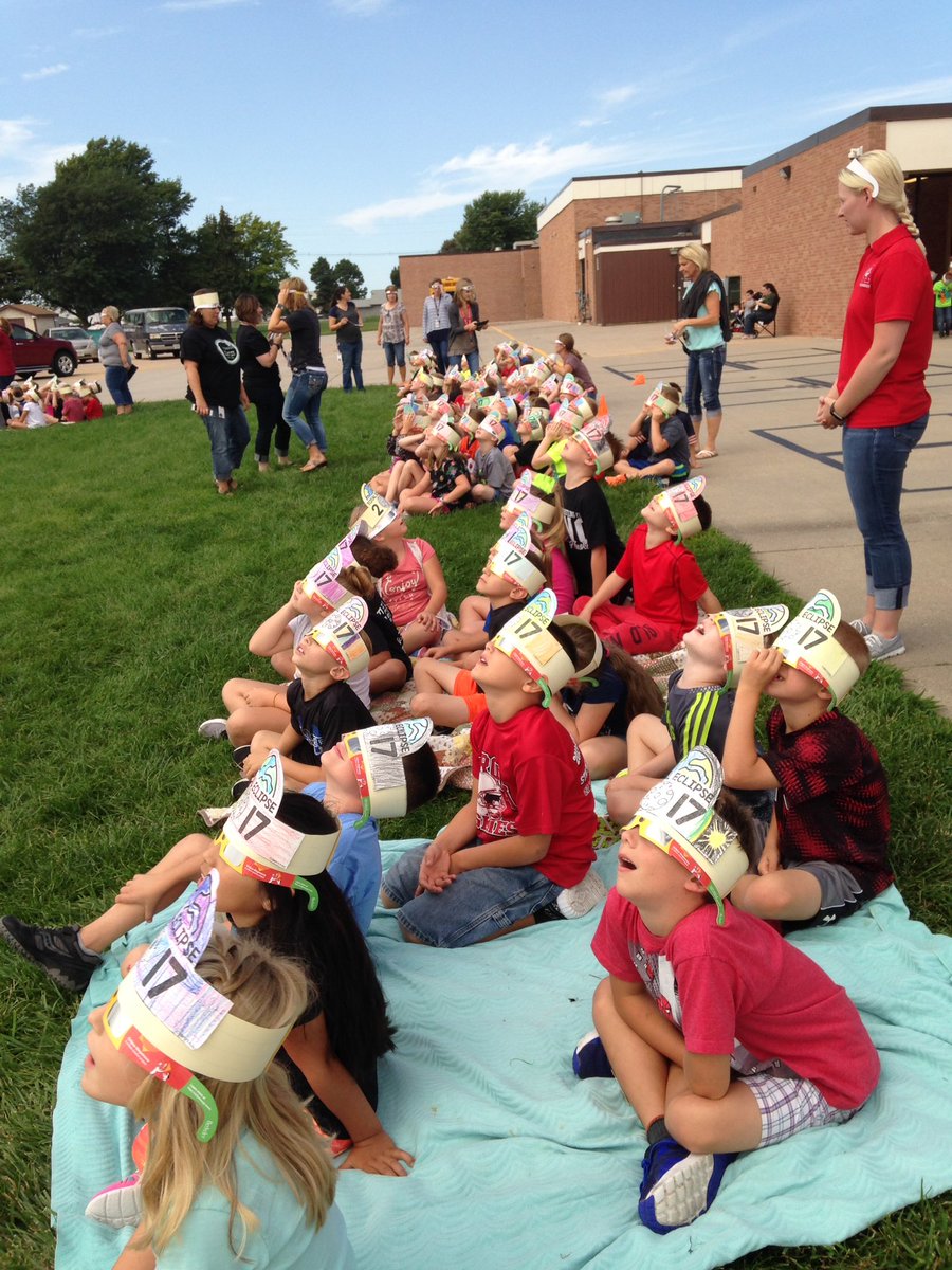 What an amazing experience with second graders!!#aeshuskies #2017eclipse #2ndchat