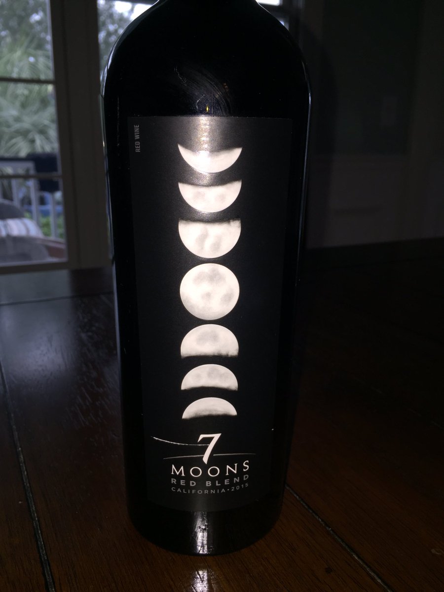 SundMornGrape's tweet photo. #SolarElipse2017 #lowcountry #Charleston #SouthCarolina #7moons #RedWine https://t.co/mVCT4xSPQ4