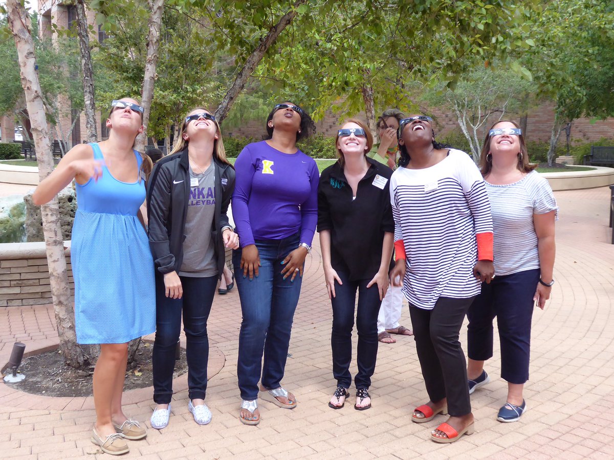 Celestron_Girl's tweet photo. Watching the solar eclipse! #onekinkaid #kinkaidms #kms #kmsscience @KinkaidMSSci @KinkaidSchool https://t.co/eMYB7ntBRO