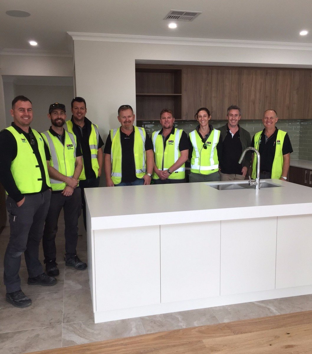 DaleAlcockHomes's tweet photo. Great to see our SOR Construction team on site at our brand new display home in Lakelands. The beautiful home is due to open early September https://t.co/6XsFvSXc5i