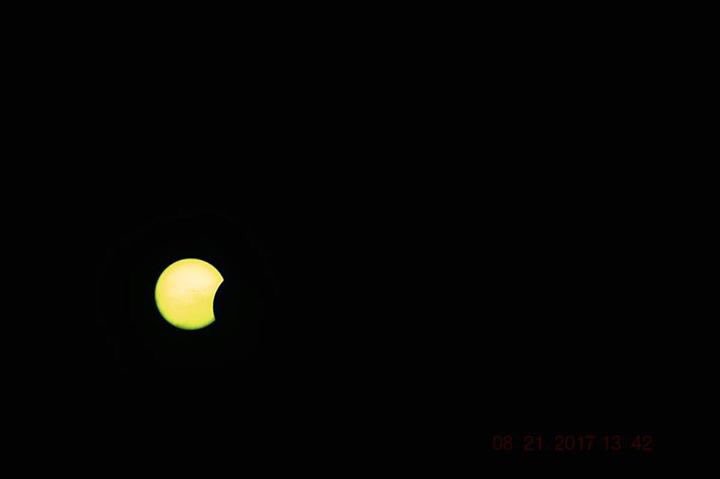 jagoss45's tweet photo. #Eclipe2017 #eclipseOn7 #Boston25 #SolarElipse2017 Hopkinton MA https://t.co/lMc7CgROrl