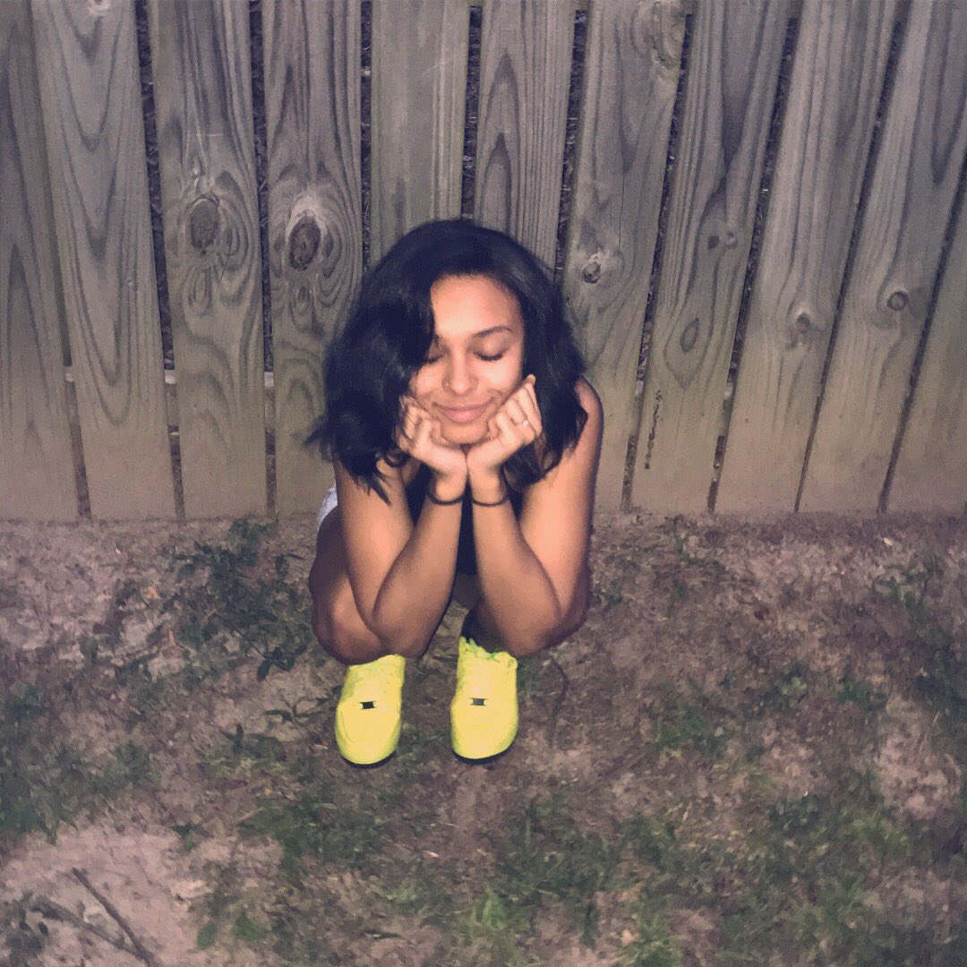 iamtatydagod's tweet photo. hello im taty n im here to break the internet 🙂🤷🏽‍♀️#lightskinbreaktheinternet https://t.co/4yzIrIMslx