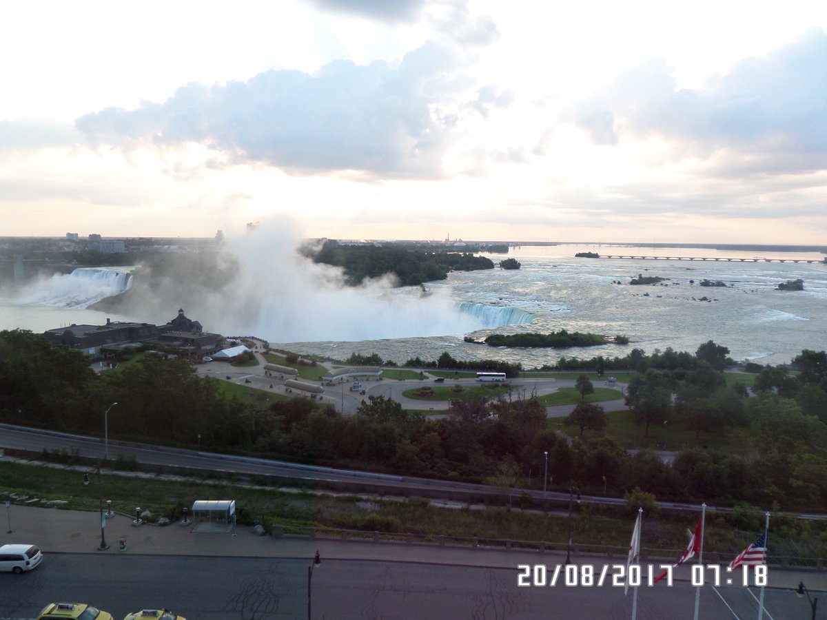EricMillau's tweet photo. Supporter SFP à Niagara falls ca #SFParis https://t.co/DMDUlKJ47Z