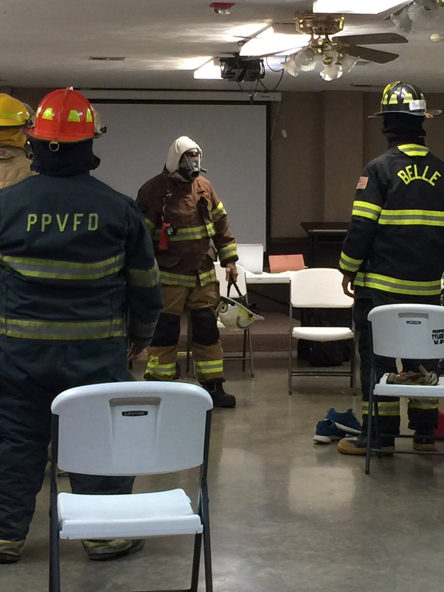KCCDHSEM's tweet photo. Night #2 Modular Fire Class.  CW Sigman teaching them to don the bunker gear.  Great bunch of students. https://t.co/Uc2BJpL22w