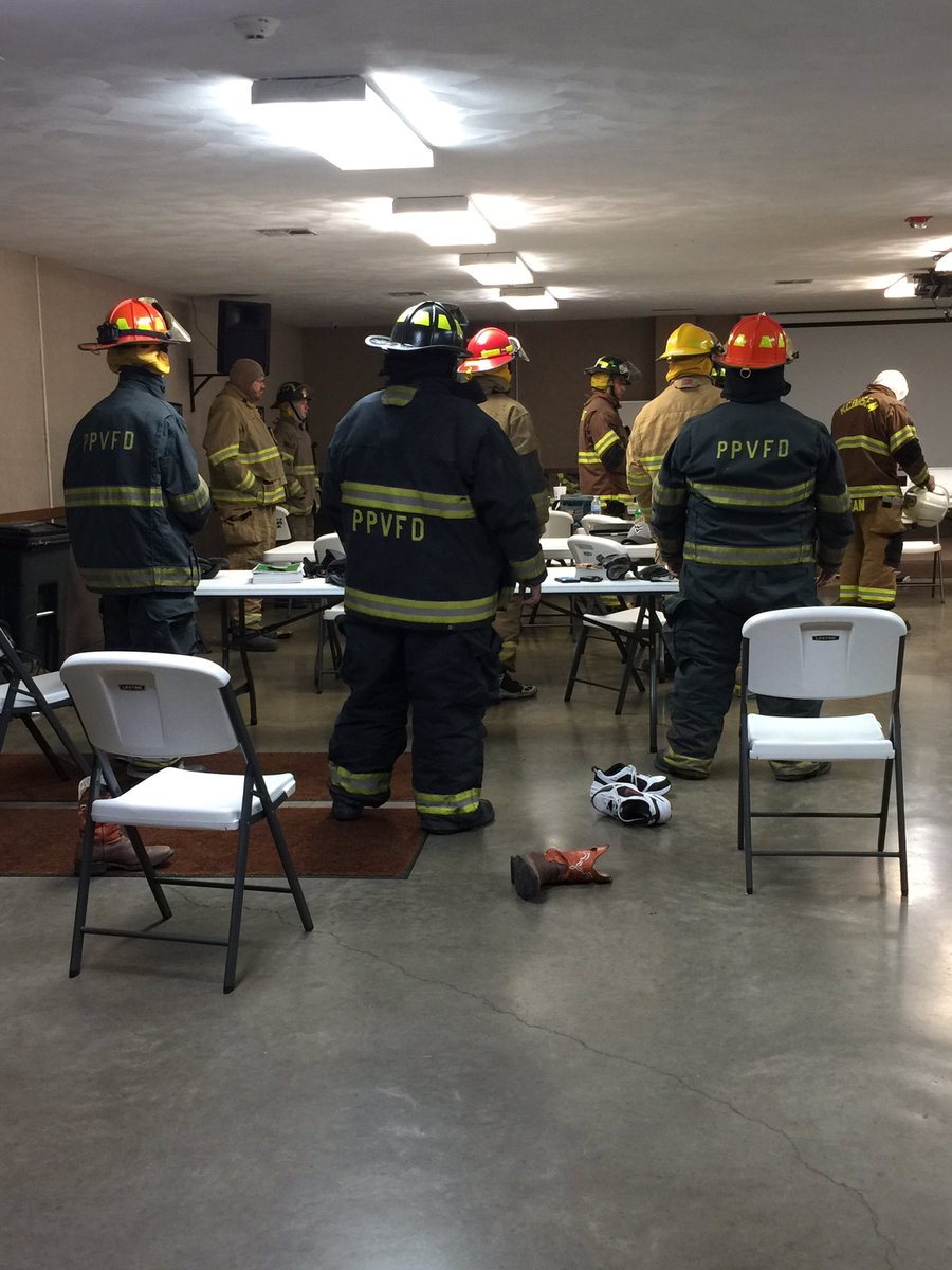 KCCDHSEM's tweet photo. Night #2 Modular Fire Class.  CW Sigman teaching them to don the bunker gear.  Great bunch of students. https://t.co/Uc2BJpL22w