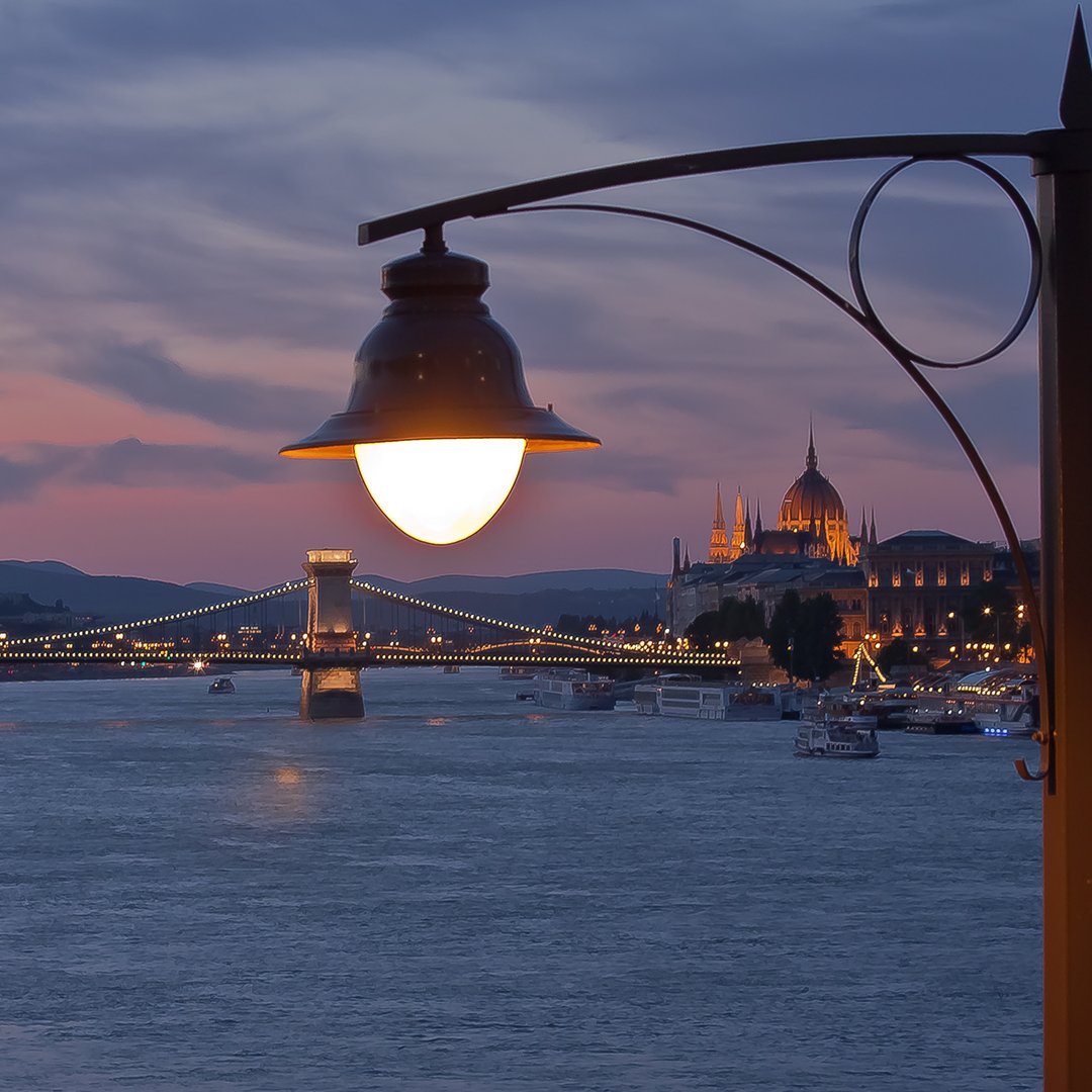 EasternEurotour's tweet photo. Not until 1873 when Buda and Pest merged becoming #Budapest 😍 with 2 distinctly opposite sides of the #river as a result. #travelagents https://t.co/QkPXhehPmG