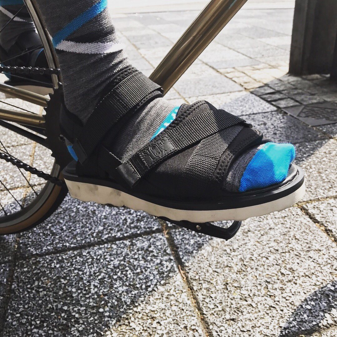 Humhumhug_info's tweet photo. ビンディングサンダル入荷
試し履きして試走もできるよー
#TRODSANDALS
#STOMPLOX
#ビンディングシューズ
#サンダル
#madeinjapan https://t.co/5yFafF2uA7