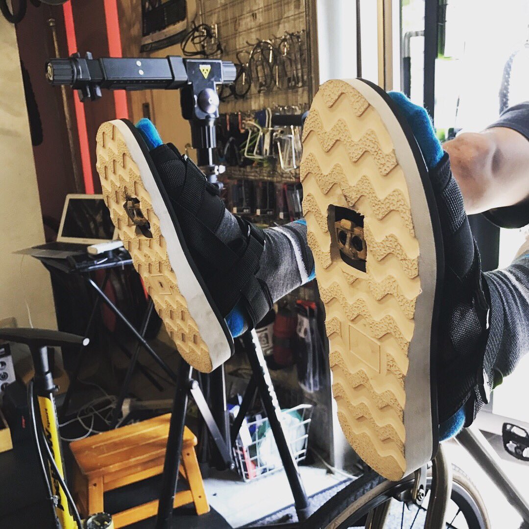 Humhumhug_info's tweet photo. ビンディングサンダル入荷
試し履きして試走もできるよー
#TRODSANDALS
#STOMPLOX
#ビンディングシューズ
#サンダル
#madeinjapan https://t.co/5yFafF2uA7