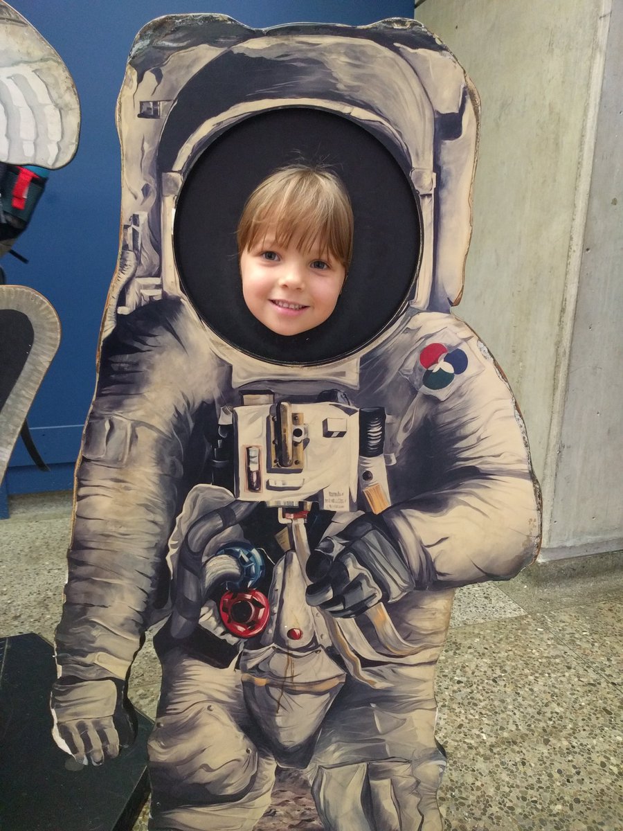 smithwithclass's tweet image. Today was an awesome #SolarEclispe2017 day at the @OntScienceCtr! #SeeingIsLearning #SPACE!!!!!