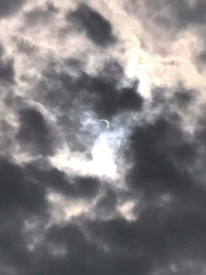 ELynne_VA's tweet photo. #Eclipse2017 was one of the most fascinating things I've ever seen. #WhoElseButGod https://t.co/zehlcVeWaN