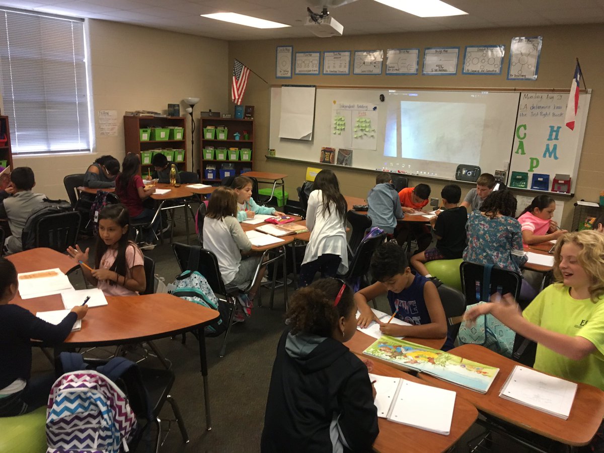 candrewsRLA's tweet photo. Great Conversations happen in #lc52 @bozmanbroncos #ourbozstory https://t.co/ftWFZRF4CE