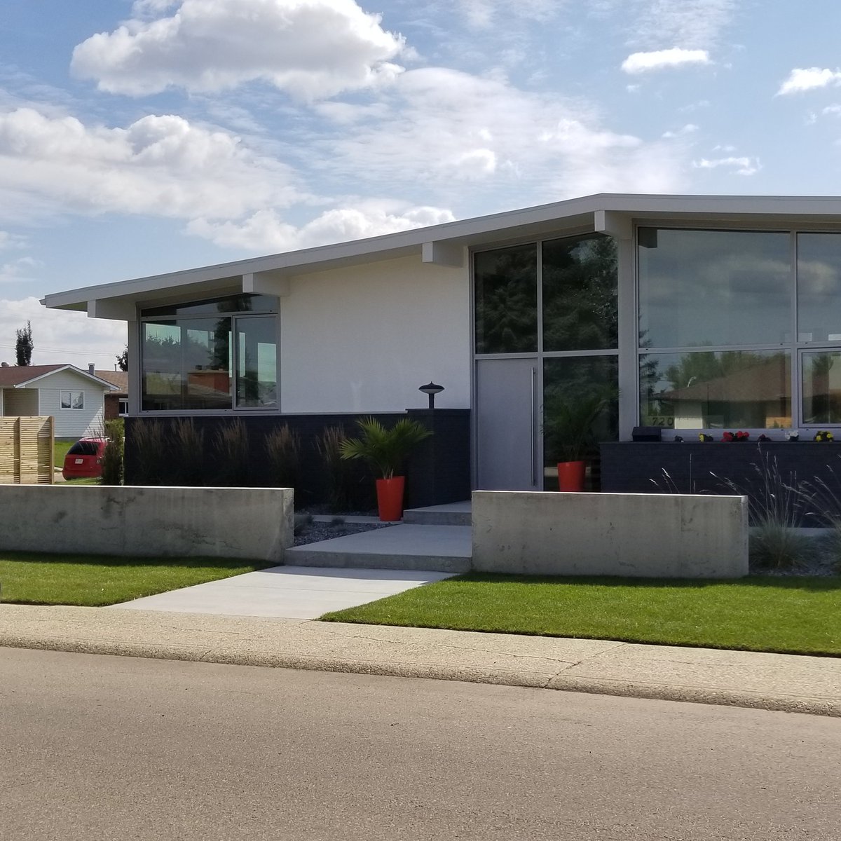 IzmDesign's tweet photo. #Monday site visit 2 my favorite #openbeam in #yeg. Gem was saved from lot splitting epidemic. (for #infill but needs more discretion) https://t.co/F2pEGZcBqx