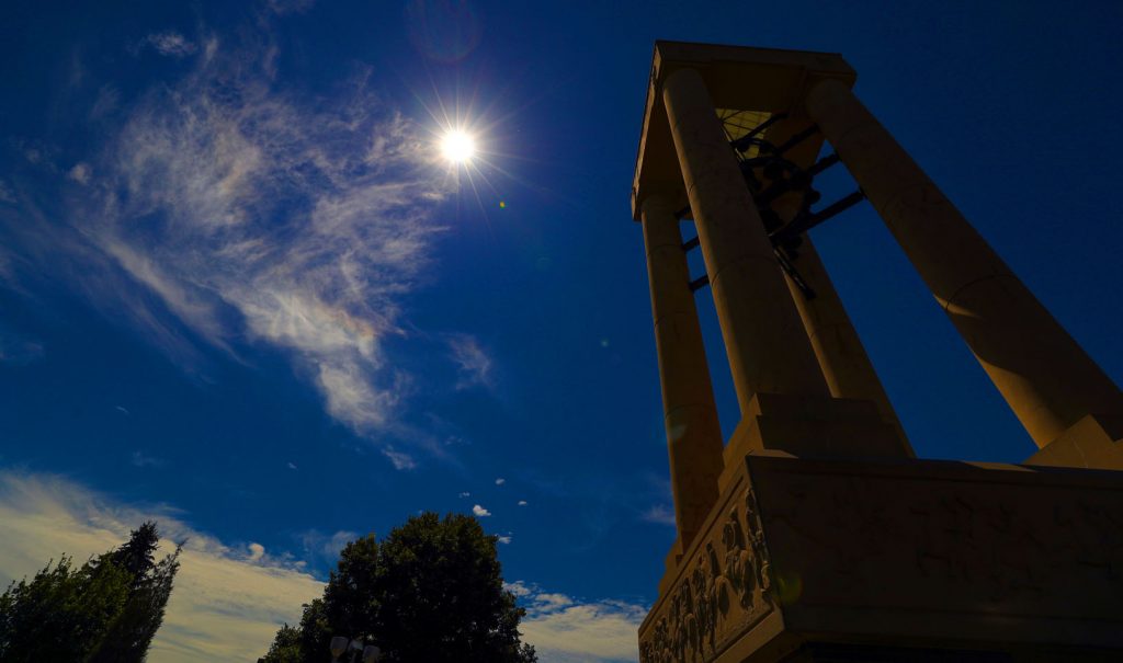 UNKearney's tweet photo. ECLIPSE PHOTOS: Shots from today's #UNKEclipse Watch Party https://t.co/mUYK0qKyJw #SolarEclipse2017 https://t.co/knsDhbfm2X
