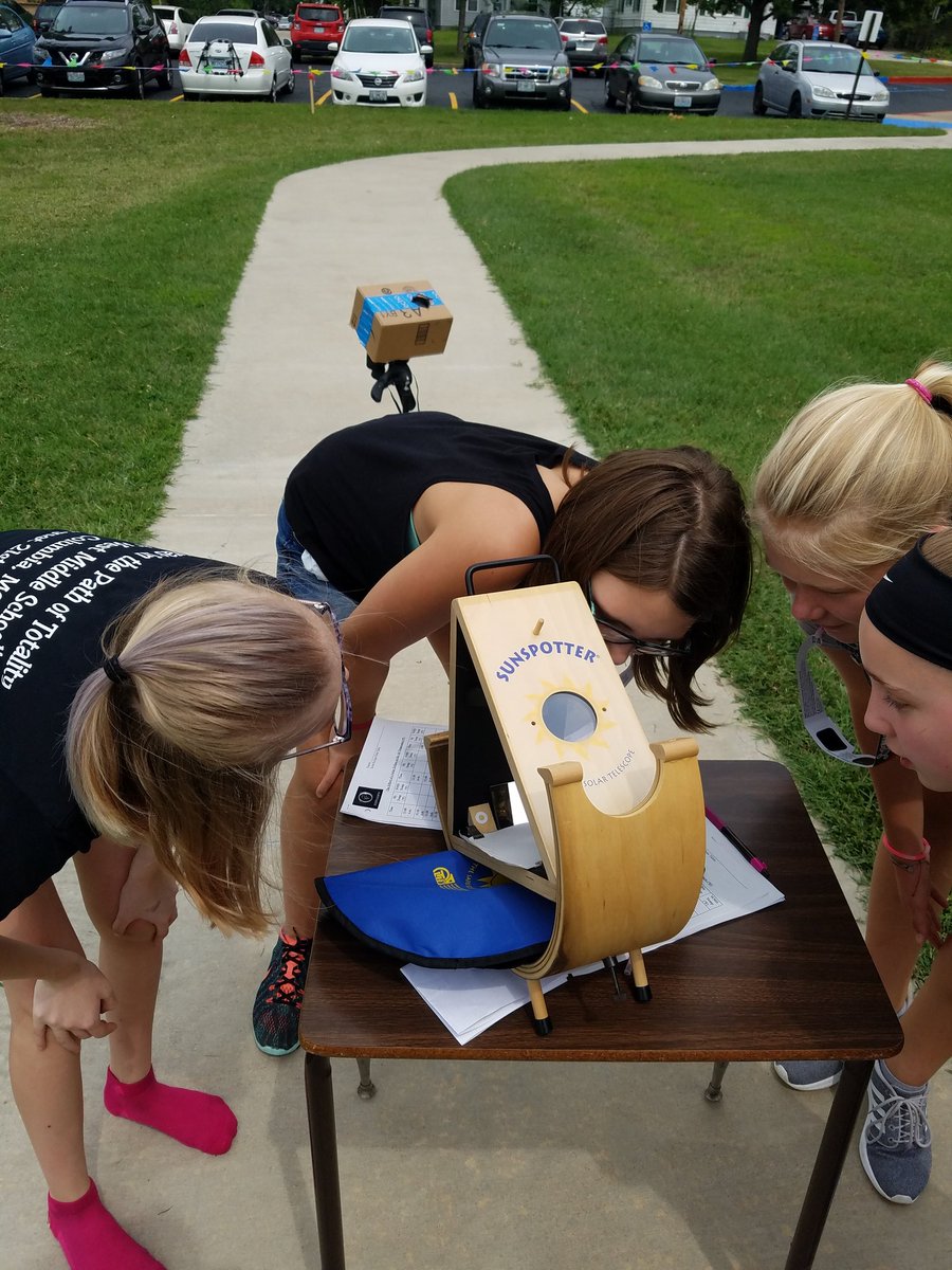 Cunningly's tweet photo. Just, WOW. @westvikings @Szydlowskim #Westover #comoeclipse #Eclipse2017 https://t.co/Y8zG7gCVqt