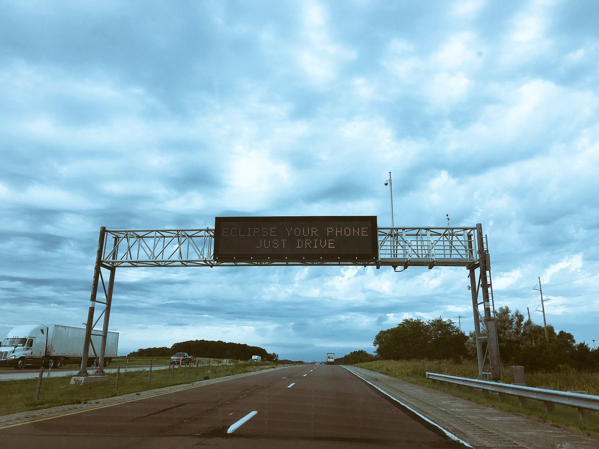 robbyearon's tweet image. &quot;Eclipse your phone, just drive&quot; #eclipse17