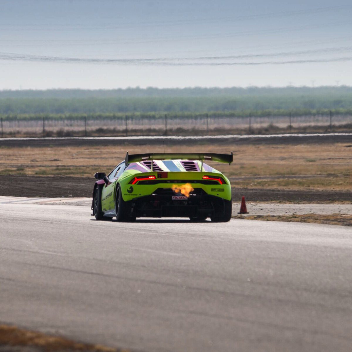 Spitting flames. #fire #huracan #fun #v10 #stevenracing #lamborghini